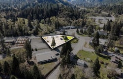 400 Old Highway S, Wolf Creek, OR 97497
