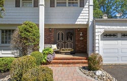 54 Eileen Way, Edison Twp., NJ 08837-2319