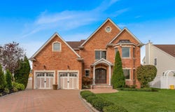 4 Corin Court, Syosset, NY 11791