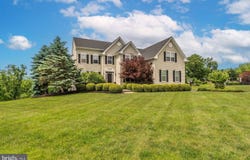 38 MUSIC MOUNTAIN Boulevard, LAMBERTVILLE, NJ 08530