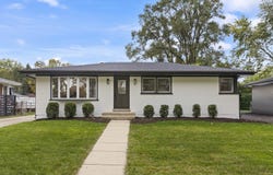 667 W Saint Aubin Drive, Addison, IL 60101