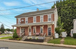 125 E CHESTNUT Street, BECHTELSVILLE, PA 19505