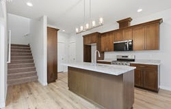 354 SE KITZMILLER Dr, Dallas, OR 97338