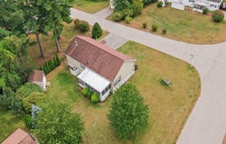 2 Hawthorne Ln, Nashua, NH 03062