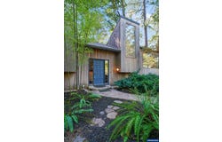4298 River Rd S, Salem, OR 97302