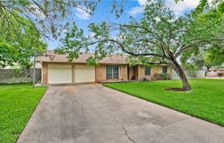 1333 Rose Drive, Alice, TX 78332
