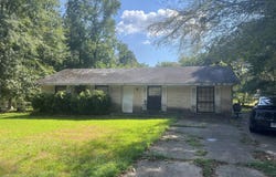912 Edgehill Dr, Benton, AR 72015