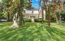 178 Schenck Circle N, Hewlett Harbor, NY 11557