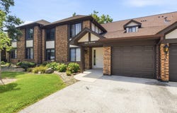 5804 Doe Circle, Westmont, IL 60559
