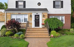 200 Canterbury Gate, Lynbrook, NY 11563