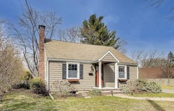 22 Irving St, Reading, MA 01867
