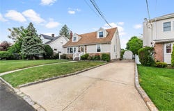 14 Evans Avenue, Albertson, NY 11507