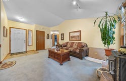 701 SW LINNEMAN Ct, Gresham, OR 97030