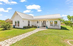 977 PRIVATE ROAD 1688, Moore, TX 78057