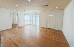33 E Sussex Way, Fresno, CA 93704