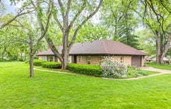 16 Greenridge Road, Elgin, IL 60120