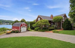33 Prospect Road, Centerport, NY 11721