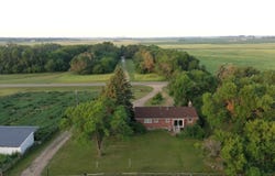 38452 129th St, Aberdeen, SD 57401