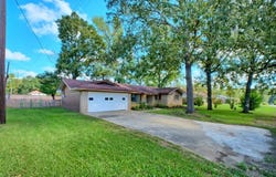 105 Parker Blvd, Hemphill, TX 75948