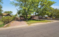 2216 W AUGUSTA Avenue, Phoenix, AZ 85021