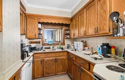 1027 E 9th St, Duluth, MN 55805