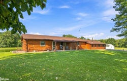 8001 Hawkeye Road, Mediapolis, IA 52637