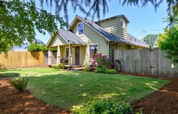 307 W 2ND St, Newberg, OR 97132
