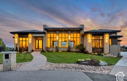 6 E EASTERN PEAK Cv, Sandy, UT 84092