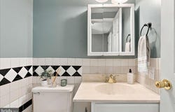 1 E HART Street, WINCHESTER, VA 22601