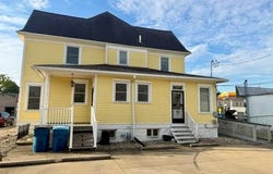 9 E Broadway, Trenton, IL 62293