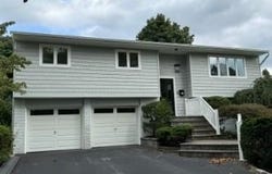 6 Oatley Place, Commack, NY 11725