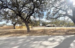 WASHINGTON, Devine, TX 78016