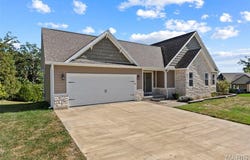 40 Ridgeway Drive, Benton, MO 63736