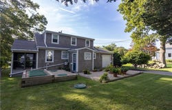 836 Main Road, Tiverton, RI 02878