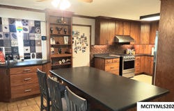 1787 Gilmore Ave, NEW HAMPTON, IA 50659