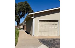 2224 Dover Dr, Hutchinson, KS 67502