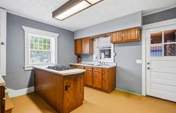 1646 E St Louis, Springfield, MO 65802