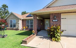 1302 E Crawford Street, Gentry, AR 72734