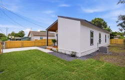 733 E Walnut St, Seguin, TX 78155