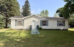 421 E Harrie St, Newberry, MI 49868