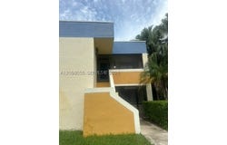 165 Lakeview Dr, Weston, FL 33326