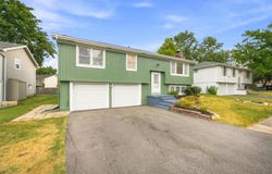 2100 E Taylor Drive, Olathe, KS 66062