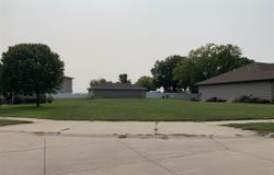 717 Nicholas Circle, York, NE 68467