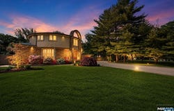 290 Dunkerhook Road, Paramus, NJ 07652