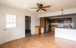 1015 10th St, Seagraves, TX 79359
