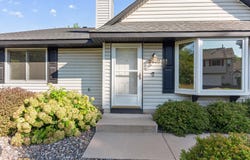 3630 Gershwin Lane N, Oakdale, MN 55128