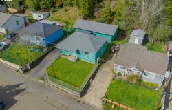 900 W 17TH St, Coquille, OR 97423