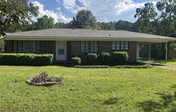 274 Trace Rd, LAUREL, MS 39443