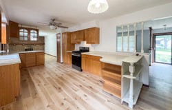 8482 N CREEK RD, ROSCOE, IL 61073