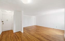 200 N Village Avenue, Rockville Centre, NY 11570